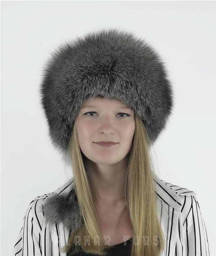 Cappello/Colbacco in pelliccia vera di volpe da donna, di inverno.